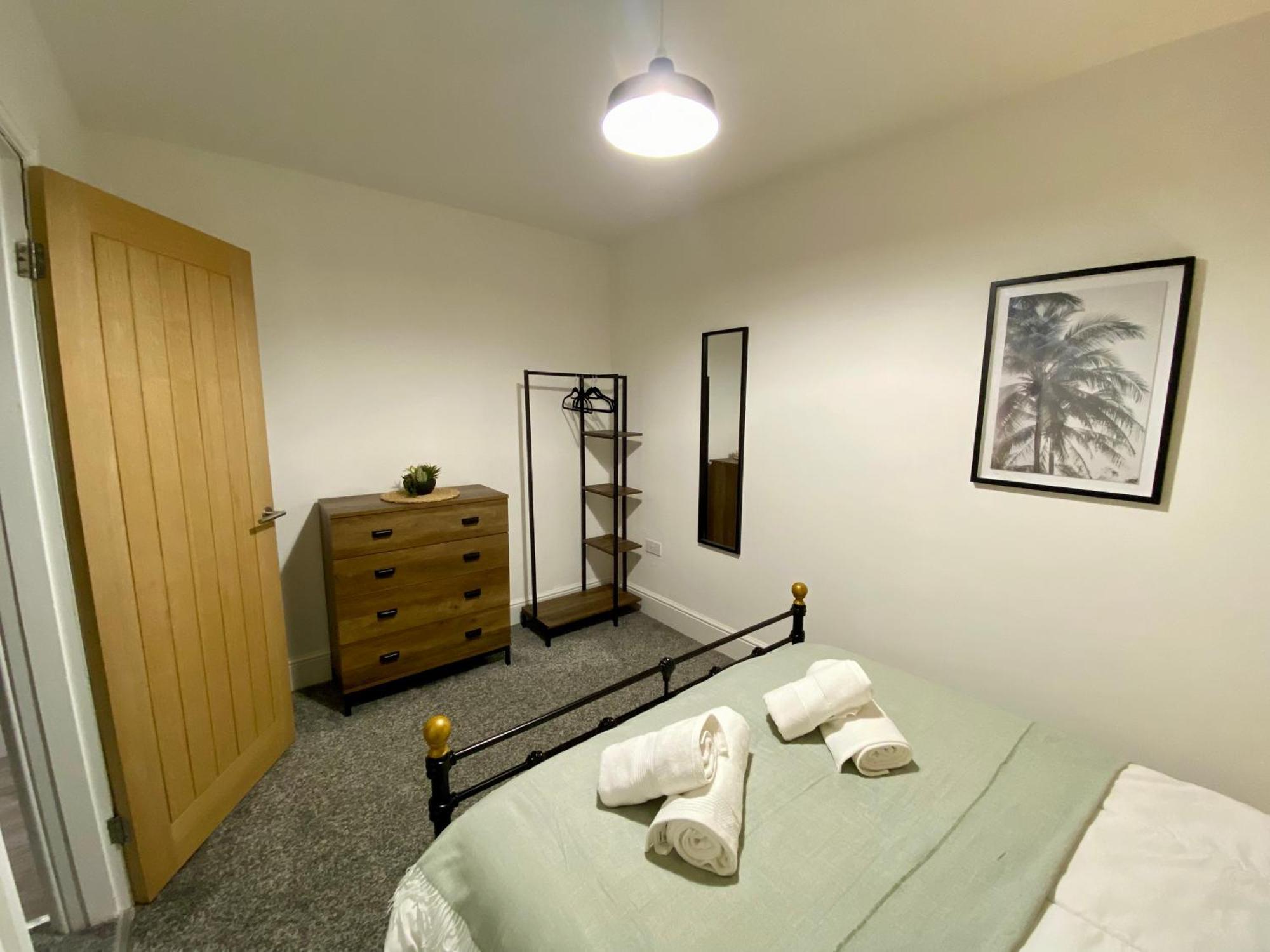 Apartment Large 2 Double Bed Private With Sofa-bed And Balcony In The Centre Of Fell, Gateshead! Close To Queen Elizabeth Hospital!