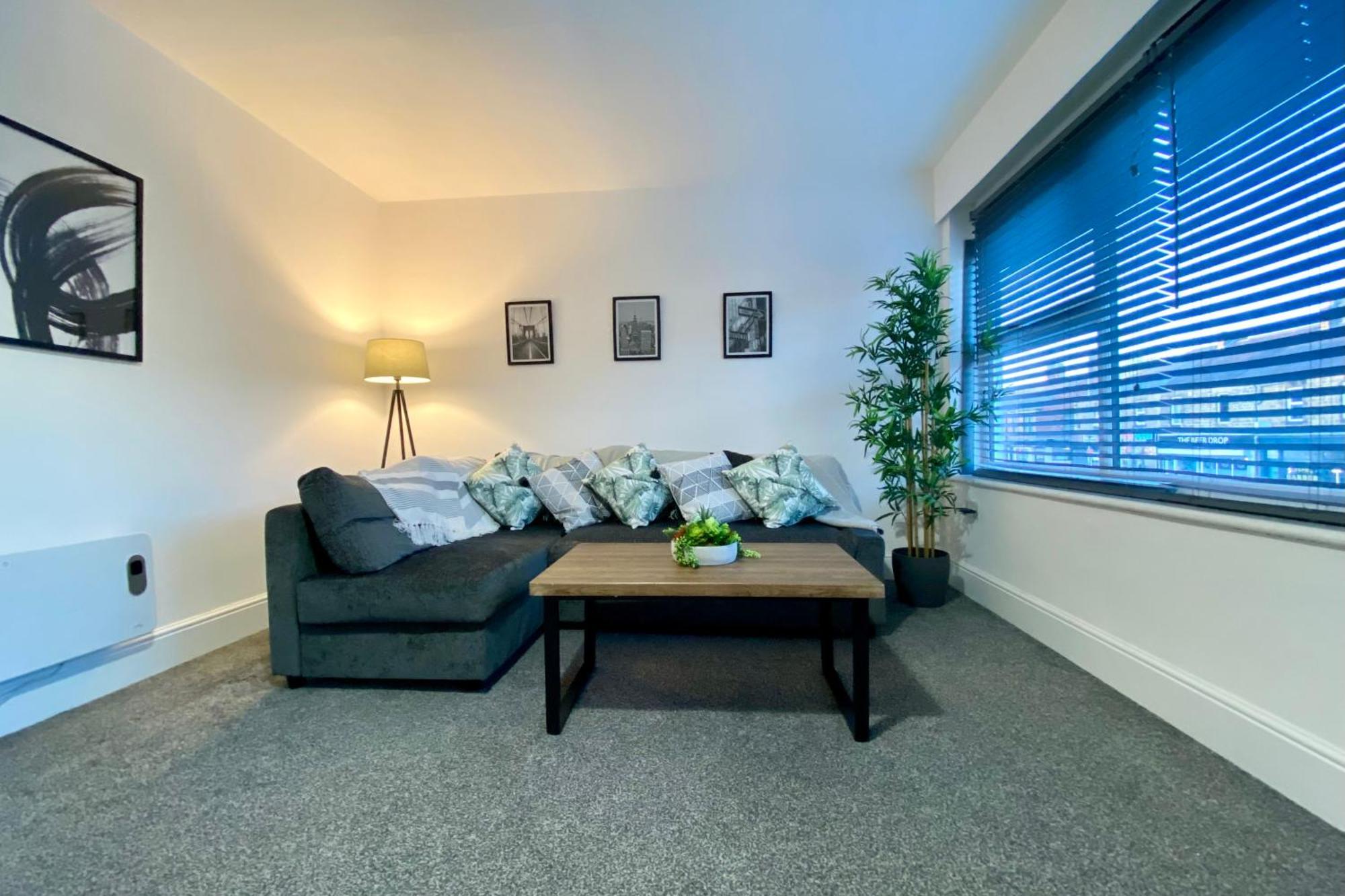 Apartment Large 2 Double Bed Private With Sofa-bed And Balcony In The Centre Of Fell, Gateshead! Close To Queen Elizabeth Hospital!