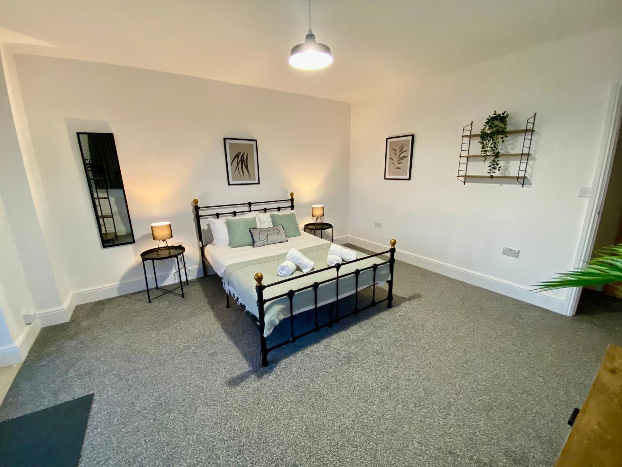 Large 2 Double Bed Private With Sofa-bed And Balcony In The Centre Of Fell, Gateshead! Close To Queen Elizabeth Hospital! Apartment