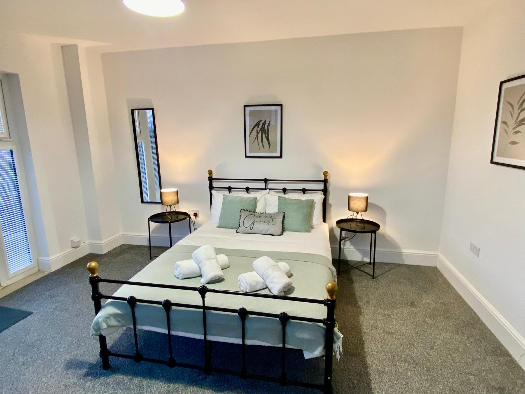 Large 2 Double Bed Private With Sofa-bed And Balcony In The Centre Of Fell, Gateshead! Close To Queen Elizabeth Hospital! *