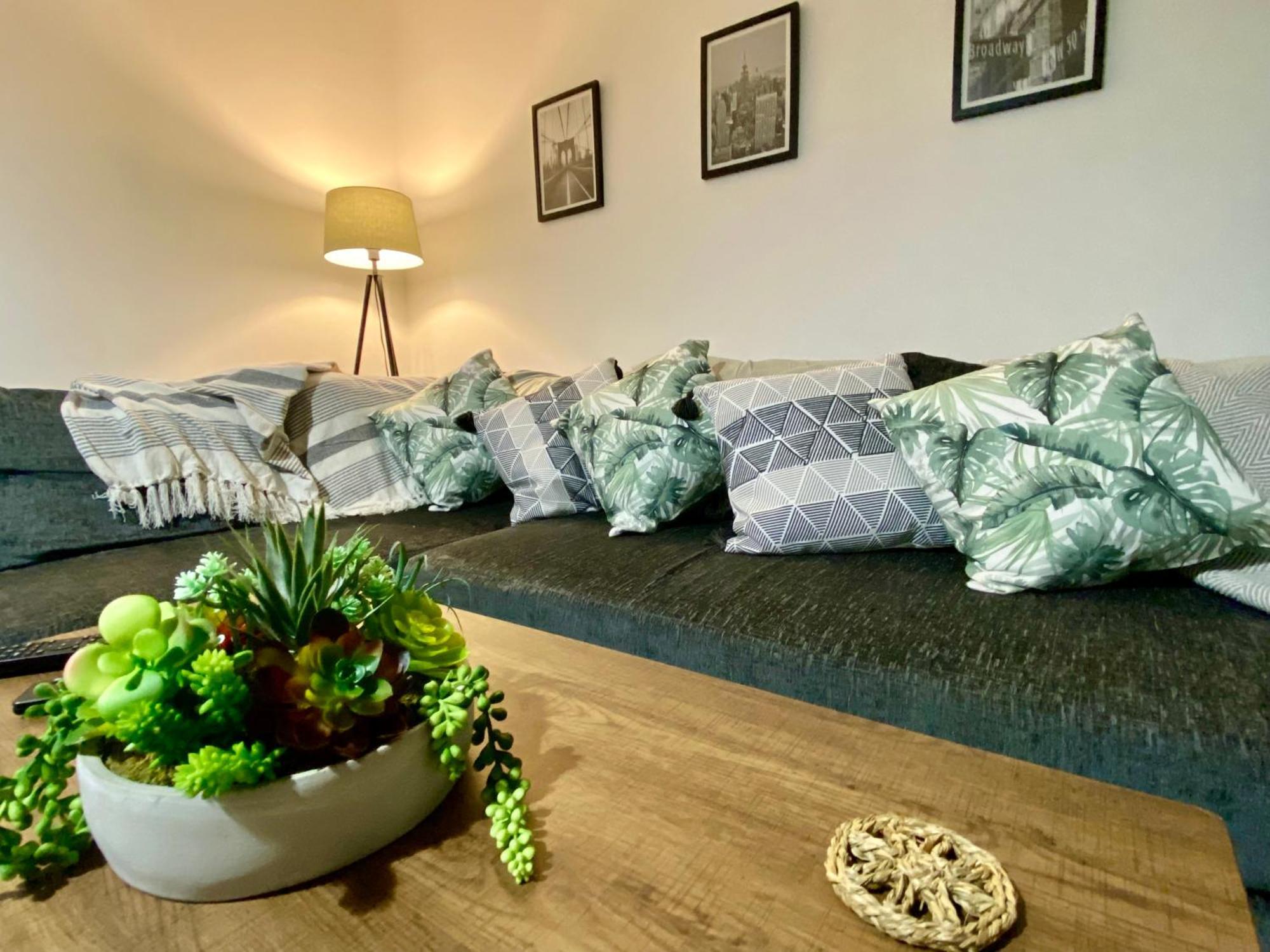 Large 2 Double Bed Private With Sofa-bed And Balcony In The Centre Of Fell, Gateshead! Close To Queen Elizabeth Hospital! Old Ravensworth